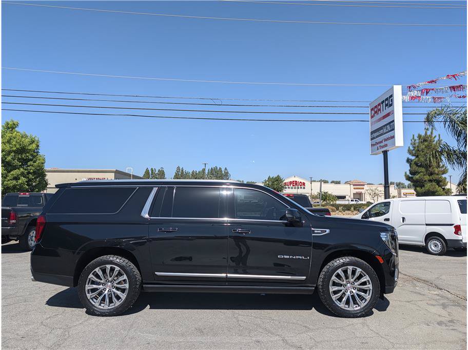 Used 2021 GMC Yukon XL Denali w/ Denali Premium Package AWD/4WD image 4