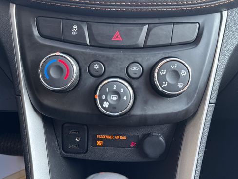 Used 2022 Chevrolet Trax LT w/ LT Convenience Package AWD/4WD image 14