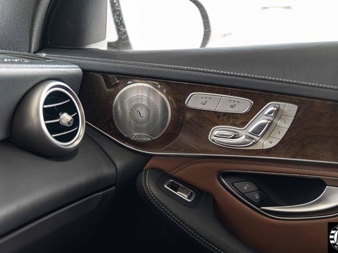Used 2017 Mercedes-Benz GLC 300 4MATIC w/ Premium 2 Package image 14