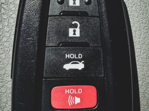 Used 2021 Toyota Camry LE FWD image 4