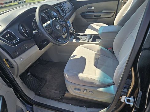 Used 2016 Kia Sedona LX w/ LX Convenience Package image 9