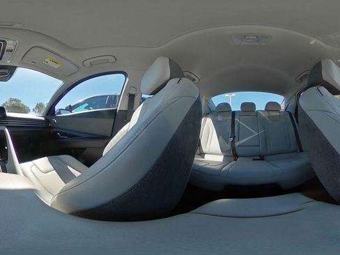 Used 2025 Hyundai Elantra Limited image 45