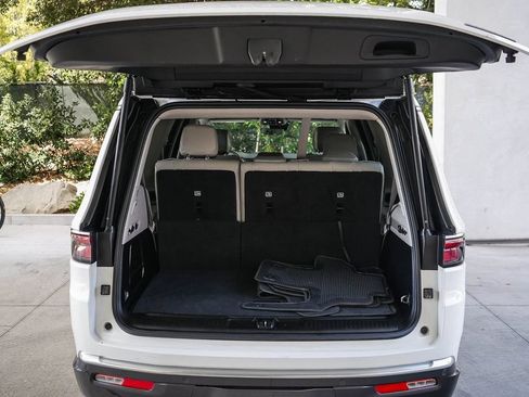 Used 2022 Jeep Wagoneer Series II RWD image 25