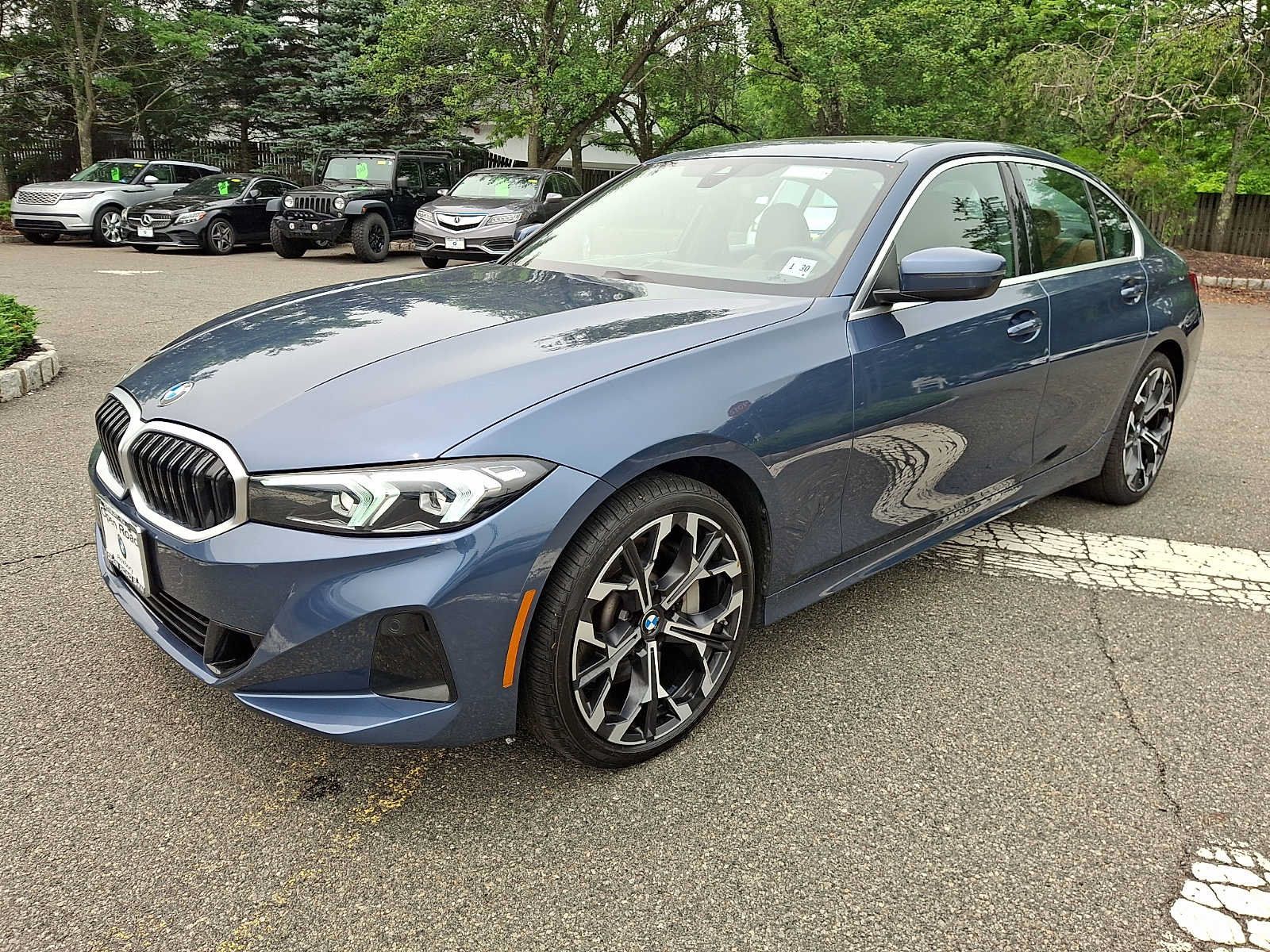 Used 2025 BMW 330i xDrive Sedan w/ Premium Package AWD/4WD image 3