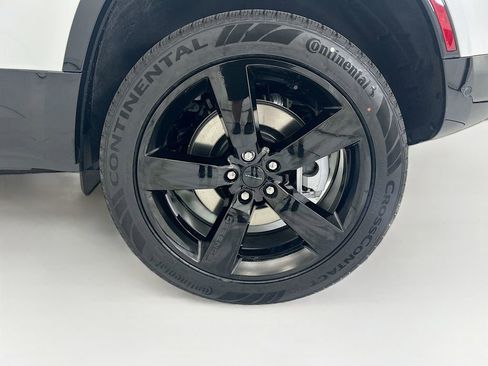 New 2026 Land Rover Defender 110 X-Dynamic SE AWD/4WD image 30