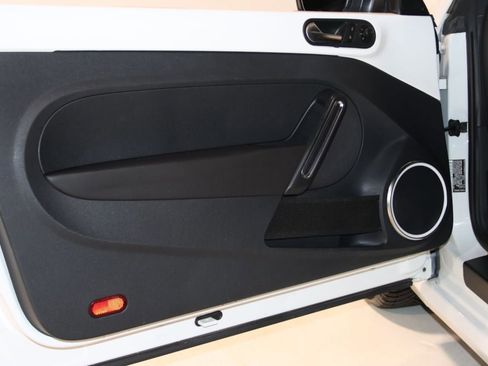 Used 2012 Volkswagen Beetle 2.5 FWD image 28