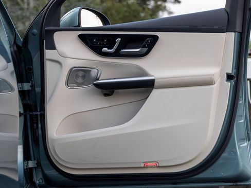 Used 2025 Mercedes-Benz GLC 350e 4MATIC image 49