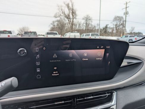 Certified 2025 Buick Envista Avenir image 19