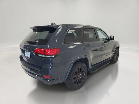 Used 2018 Jeep Grand Cherokee Altitude AWD/4WD image 5