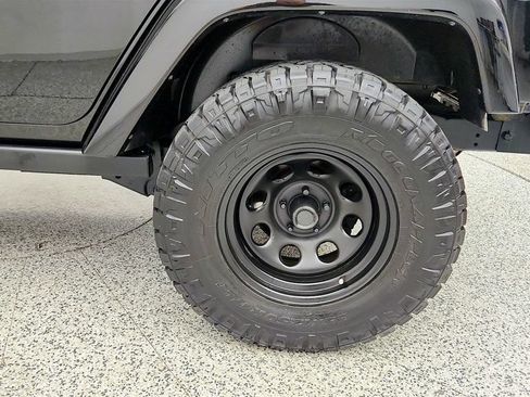 Used 2012 Jeep Wrangler Unlimited Sahara w/ Dual Top Group AWD/4WD image 9