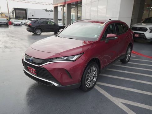 Certified 2023 Toyota Venza XLE image 4