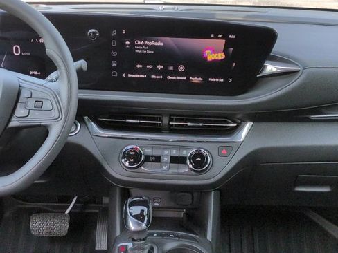 Used 2025 Buick Envista Preferred w/ Convenience II Package FWD image 17