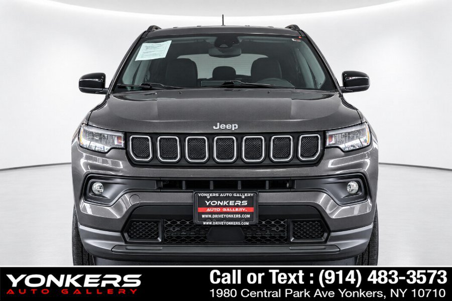 Used 2022 Jeep Compass Latitude AWD/4WD image 3
