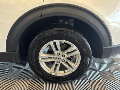 Used 2021 Ford Explorer XLT w/ Equipment Group 202A AWD/4WD image 9