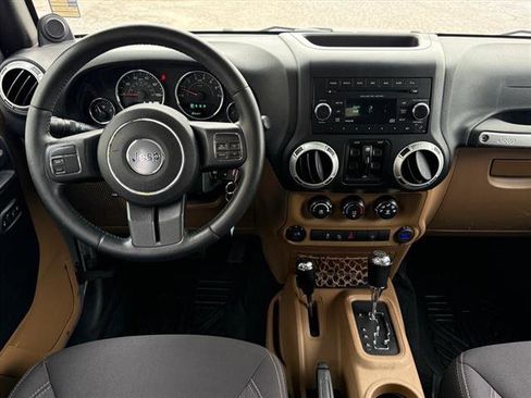Used 2014 Jeep Wrangler Unlimited Rubicon w/ Max Tow Package AWD/4WD image 11