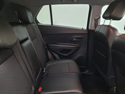 Used 2021 Chevrolet Trax LT w/ Driver Confidence Package FWD image 19