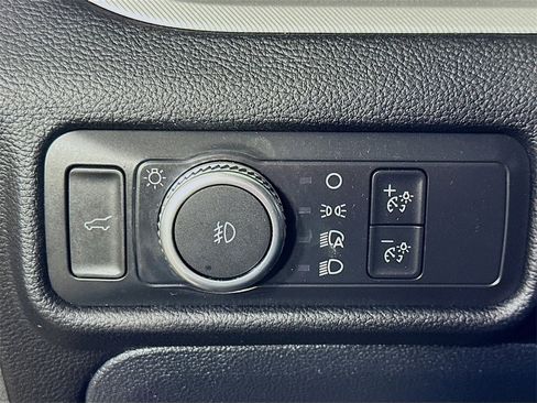 Used 2022 Ford Explorer XLT w/ Equipment Group 202A image 21