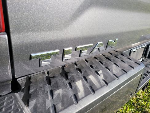 Used 2023 Nissan Titan SV w/ SV Convenience Package image 7