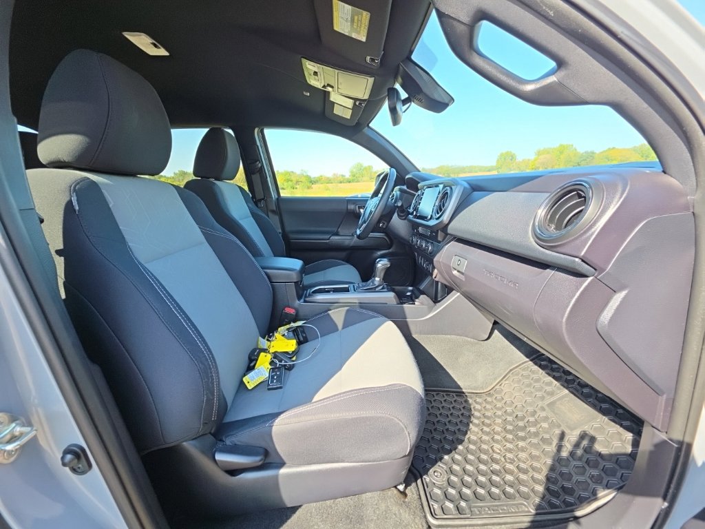 Used 2020 Toyota Tacoma TRD Off-Road AWD/4WD image 4