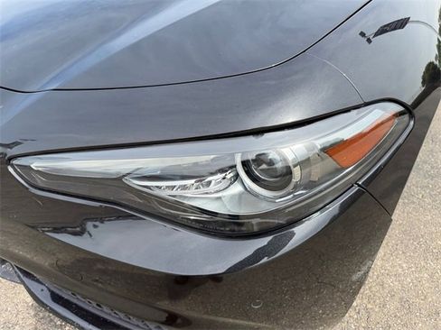 Used 2022 Alfa Romeo Giulia Veloce image 31