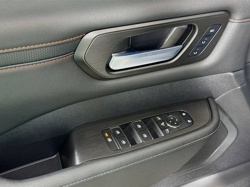 Used 2026 Nissan Armada PRO-4X w/ Captain's Chari Seat Package AWD/4WD image 18