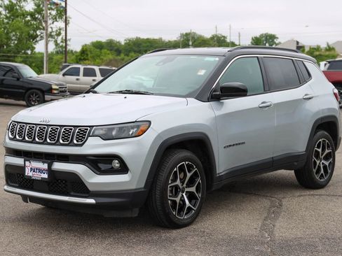 Used 2025 Jeep Compass Limited AWD/4WD image 3