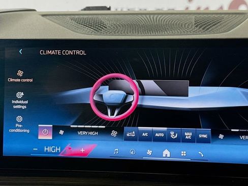 Used 2024 BMW X7 xDrive40i image 24