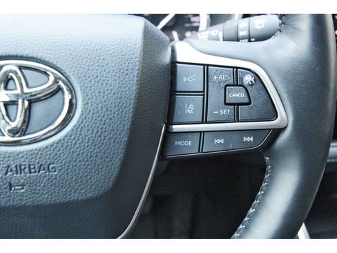 Used 2022 Toyota Highlander Limited FWD image 20