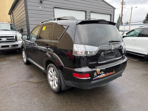 Used 2010 Mitsubishi Outlander XLS image 3