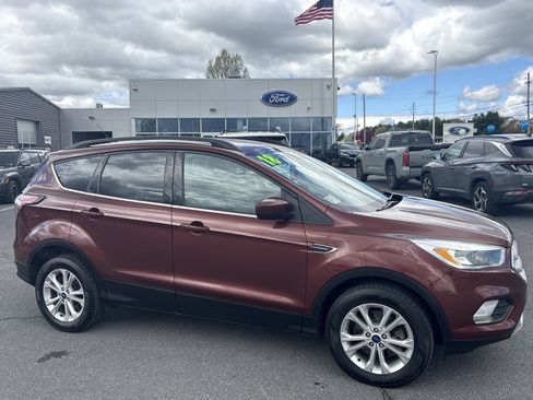 Used 2018 Ford Escape SE AWD/4WD image 2
