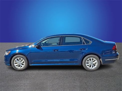 Used 2018 Volkswagen Passat 2.0T R-Line image 7