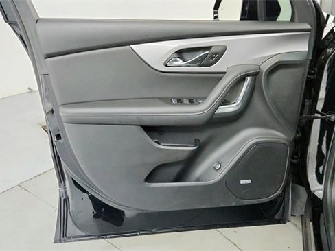 Used 2025 Chevrolet Blazer LT w/ Sound & Technology Package image 11