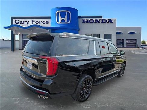 Used 2024 GMC Yukon XL Denali image 2