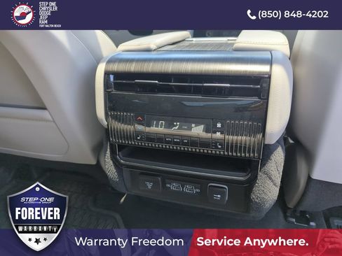Used 2024 Jeep Wagoneer Series III w/ Premium Group I AWD/4WD image 36