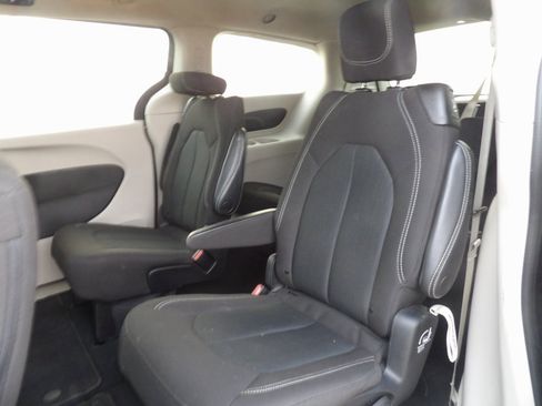 Used 2023 Chrysler Voyager LX image 13