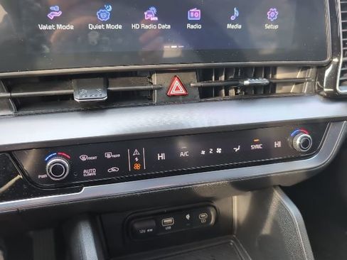 Used 2025 Kia Sportage EX w/ Premium Package image 19