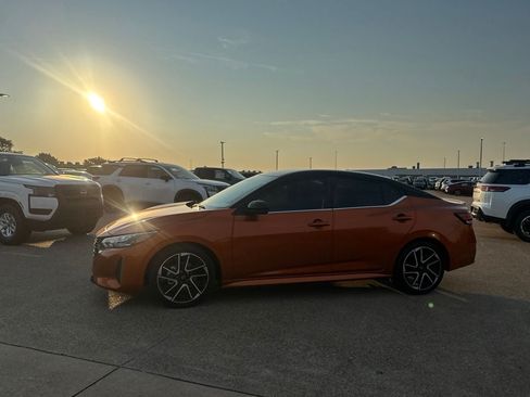 Certified 2025 Nissan Sentra SR FWD image 13