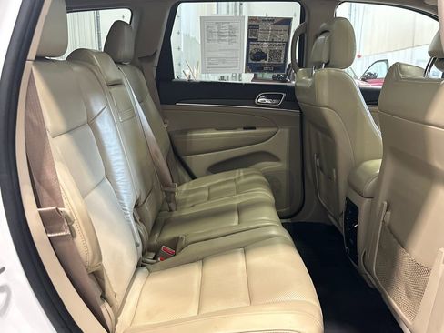 Used 2016 Jeep Grand Cherokee Limited w/ Luxury Group II AWD/4WD image 37