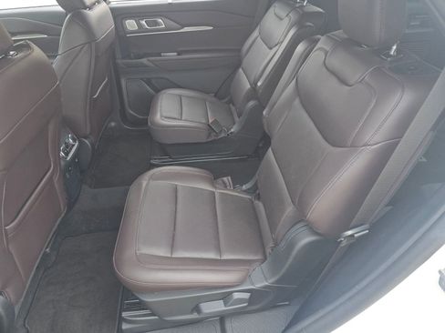 Used 2025 Ford Explorer Platinum image 12