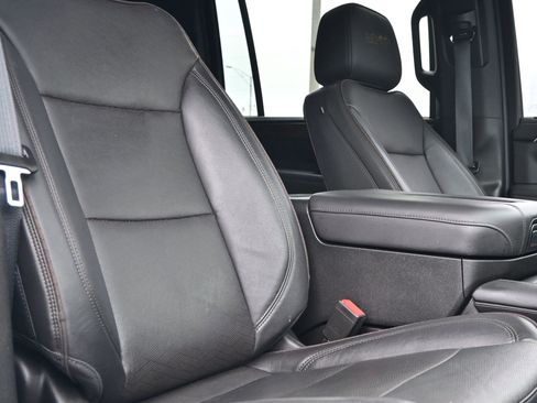 Used 2023 Chevrolet Suburban High Country image 34