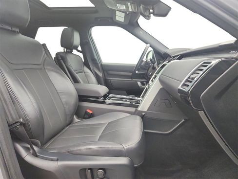 Used 2020 Land Rover Discovery HSE image 26