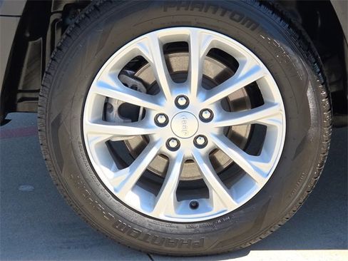 Used 2022 Jeep Cherokee Latitude Lux image 9