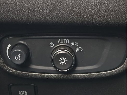 Used 2024 GMC Terrain SLE image 17