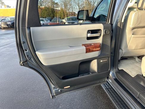 Used 2008 Toyota Sequoia Platinum image 24