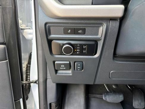 Used 2024 Ford Expedition XLT AWD/4WD image 21