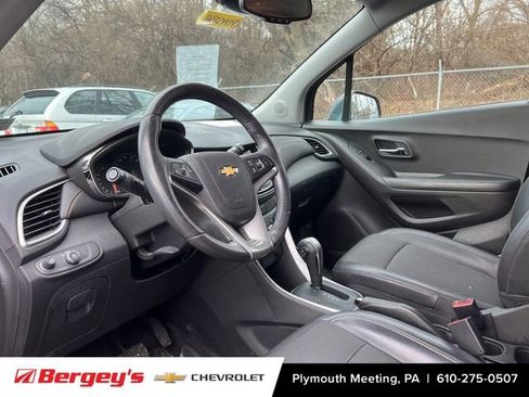Used 2022 Chevrolet Trax LT w/ Driver Confidence Package image 11