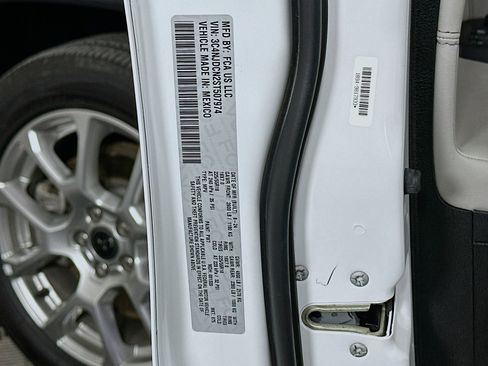 Used 2025 Jeep Compass Limited image 12