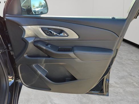 Used 2023 Chevrolet Traverse LT image 13