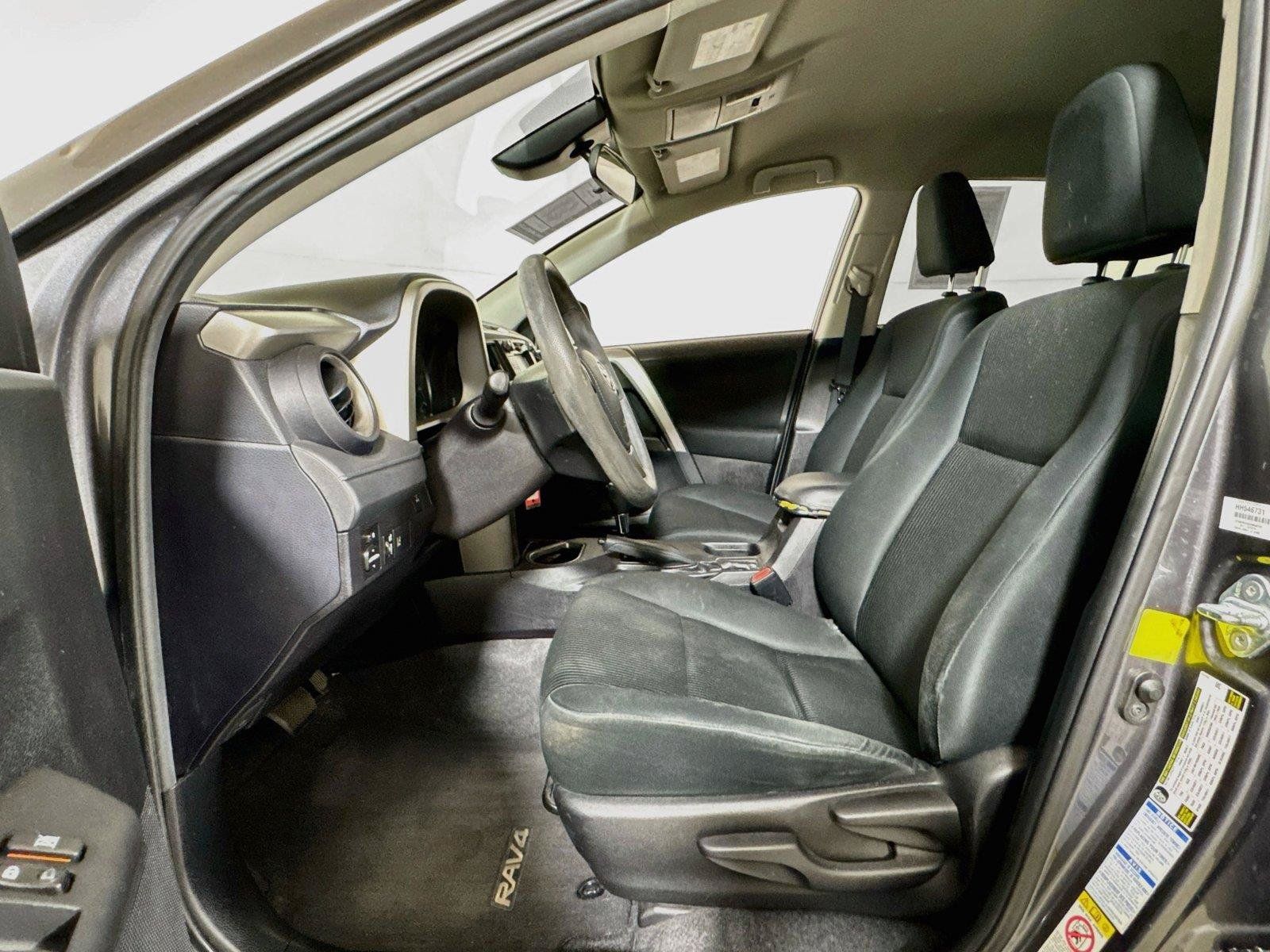 Used 2017 Toyota RAV4 LE w/ Carpet Mat Package AWD/4WD image 17
