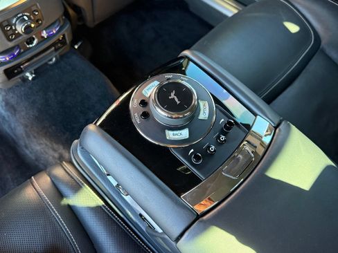 Used 2018 Rolls-Royce Ghost RWD image 36
